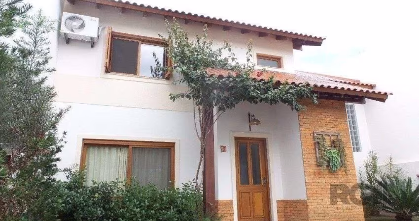 Excelente casa em condomínio com 3 dormitórios e 4 vagas.