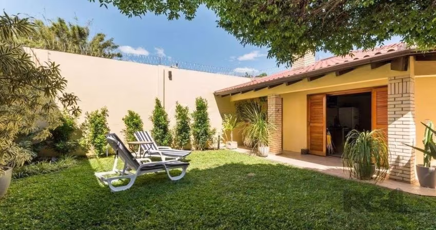 Casa de 3 dormitórios no bairro Chácara das Pedras