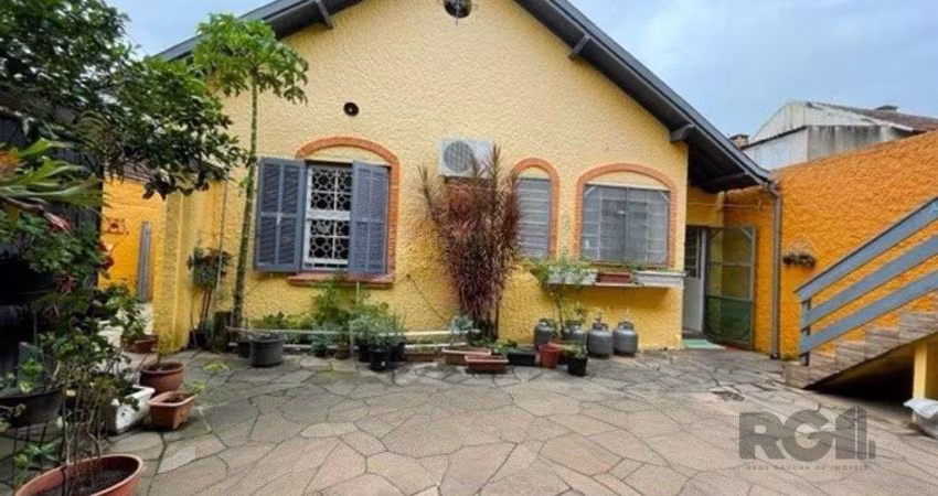 Casa 4 dormitórios no bairro Santa Tereza