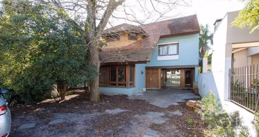 Casa para Venda - 279m², 3 dormitórios, sendo 1 suites, 2 vagas - Tristeza