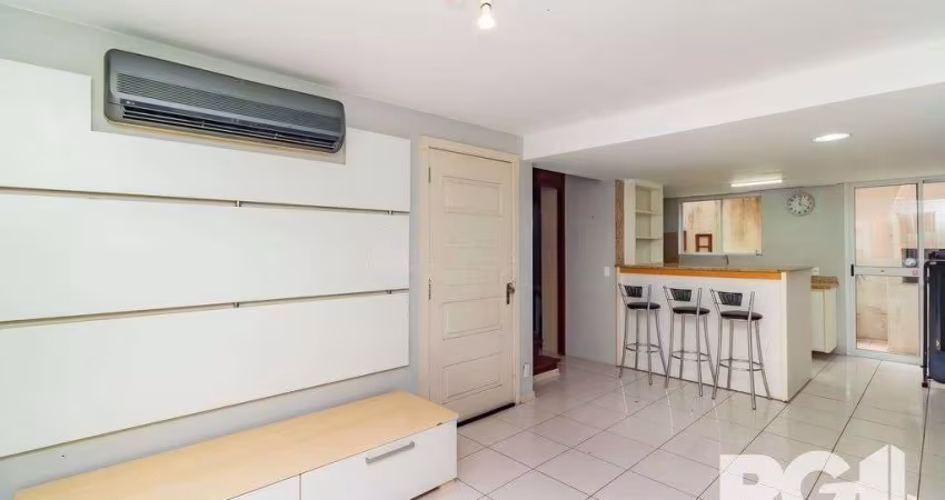 Casa em condomínio com 3 dormitórios, suíte, espaço gourmet.