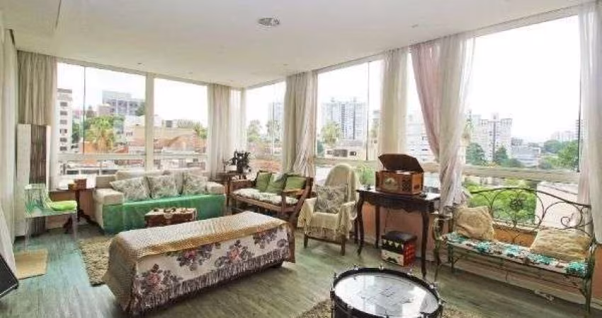 Cobertura em Porto Alegre, no bairro Petrópolis, com 3 dormitório(s), e 3 banheiros, à venda.