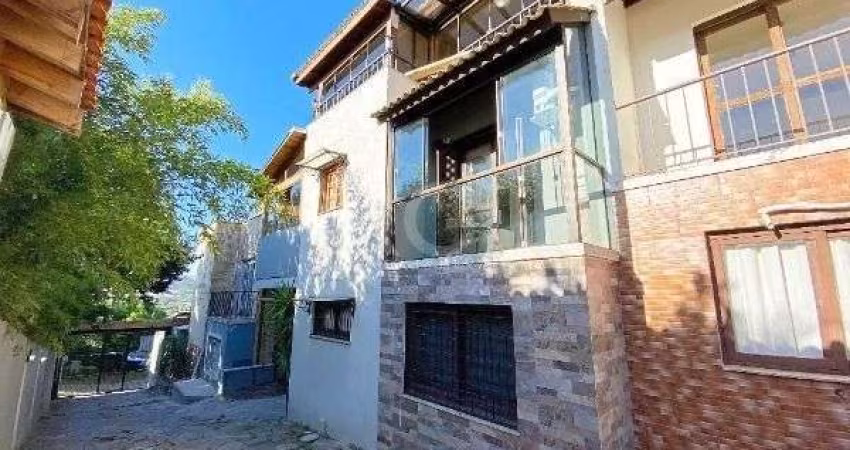 Casa Condominio em Porto Alegre, no bairro Ipanema, com 3 dormitório(s), e 3 banheiros, à venda.