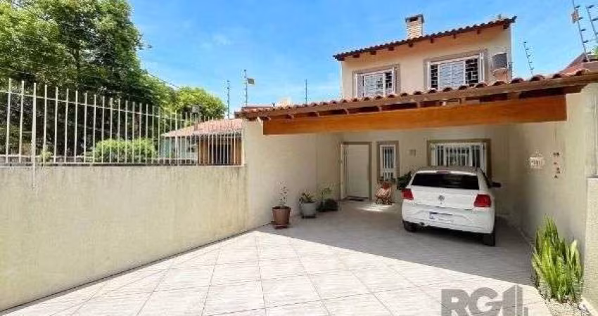 Casa em Porto Alegre, no bairro Serraria, com 3 dormitório(s), e 3 banheiros, à venda.