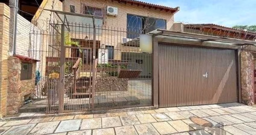 Casa em Porto Alegre, no bairro Ipanema, com 4 dormitório(s), e 4 banheiros, à venda.