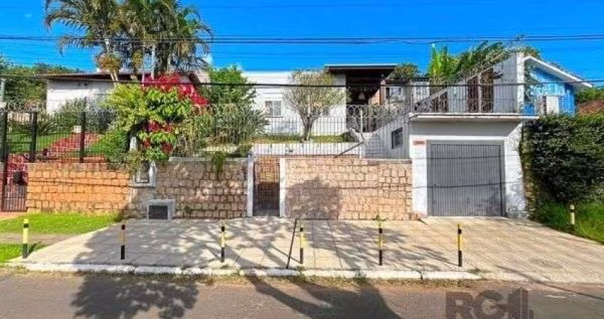 Casa Condominio em Porto Alegre, no bairro Santa Tereza, com 3 dormitório(s), e 3 banheiros, à venda.