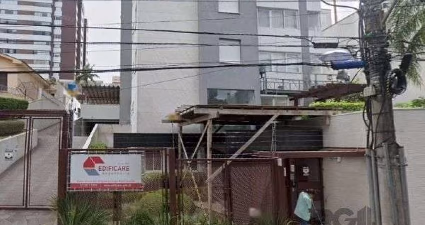 Apartamento em Porto Alegre, no bairro Petrópolis, com 3 dormitório(s), e 3 banheiros, à venda.