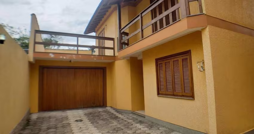 Casa para Venda - 164m², 2 dormitórios, sendo 1 suites, 2 vagas - Guarujá