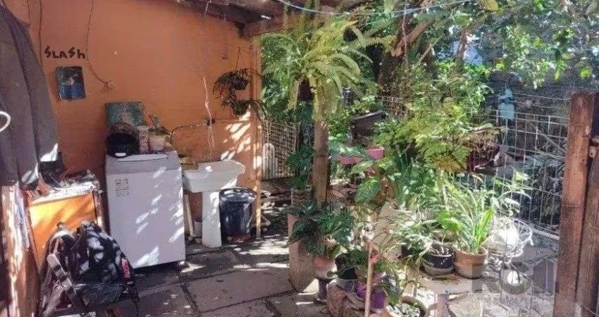 Casa de 2 dormitórios no bairro Cavalhada