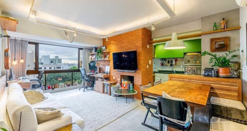 Apartamento de 2 dormitórios, com lareira e churrasqueira no bairro Petrópolis