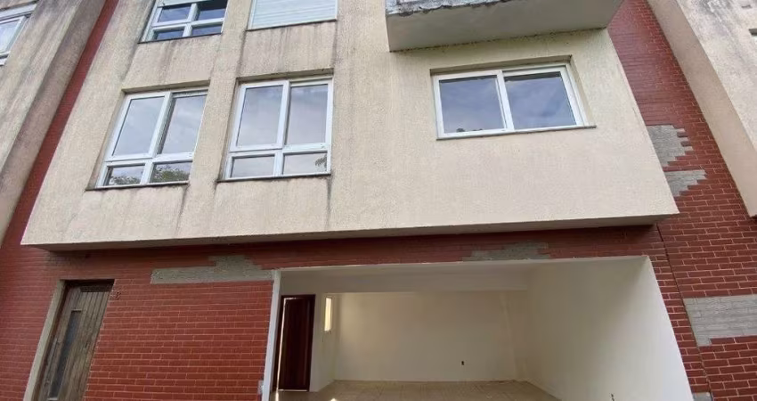 Casa em condomínio, na zona sul de Porto Alegre, desocupada e pronta para morar. Imóvel com 3 dormitórios, 1 suíte e 3 banheiros.