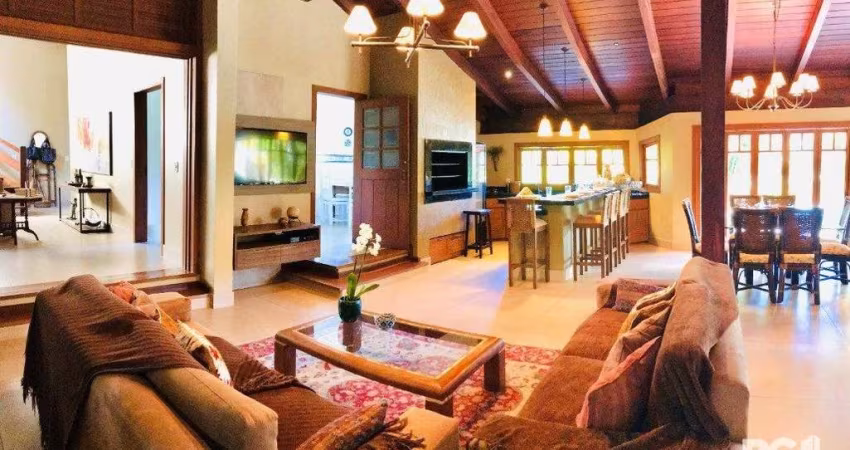 Casa em Condomínio em Cavalhada