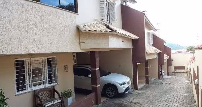 Casa Condominio para Venda - 195m², 3 dormitórios, sendo 3 suites, 1 vaga - Espirito Santo
