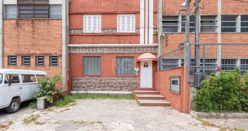 Casa para Venda - 232m², 3 dormitórios, 2 vagas - Navegantes
