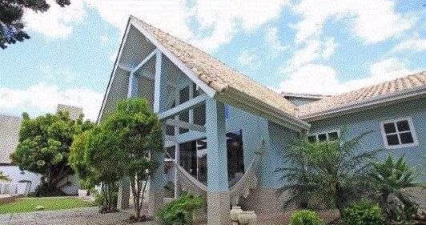 Casa para Venda - 350m², 4 dormitórios, sendo 1 suites, 4 vagas - Guarujá