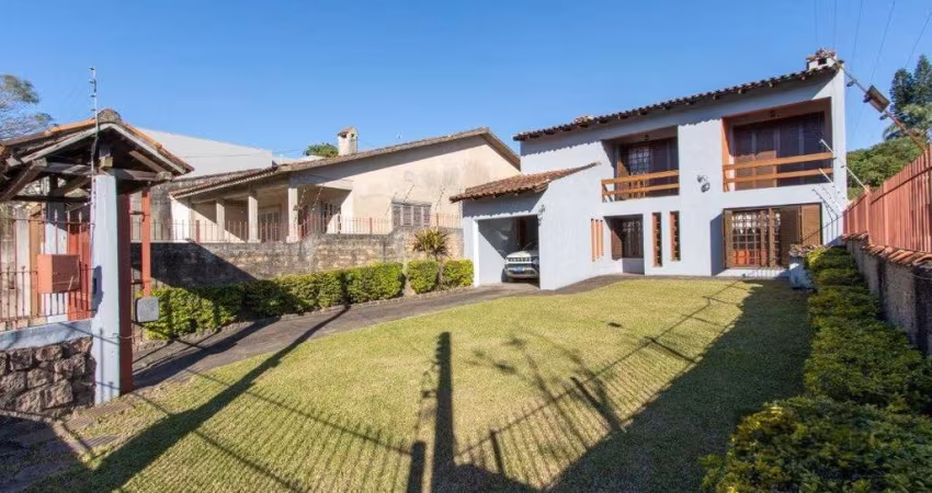 Casa para Venda - 300m², 3 dormitórios, sendo 1 suites, 4 vagas - Tristeza