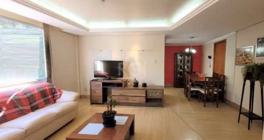 Apartamento no Petrópolis de 2 dormitórios e vaga