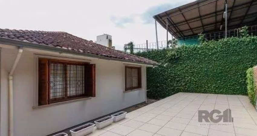 Casa sobrado no Jardim do Salso de 4 dormitórios e 3 vagas