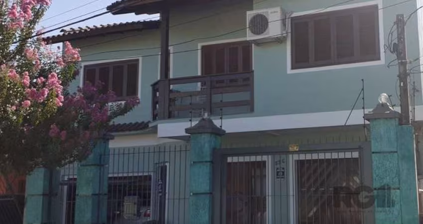 Casa à venda com 4 quartos, 3 vagas, piscina, churrasqueira, 331m² - Partenon