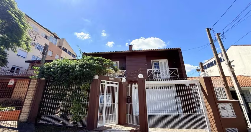 Casa 4 dormitórios sendo 1 suíte bairro Chácara das Pedras em Porto Alegre
