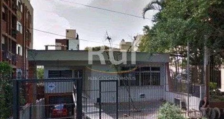 Casa para Venda - 250m², 3 dormitórios, 2 vagas - Petrópolis