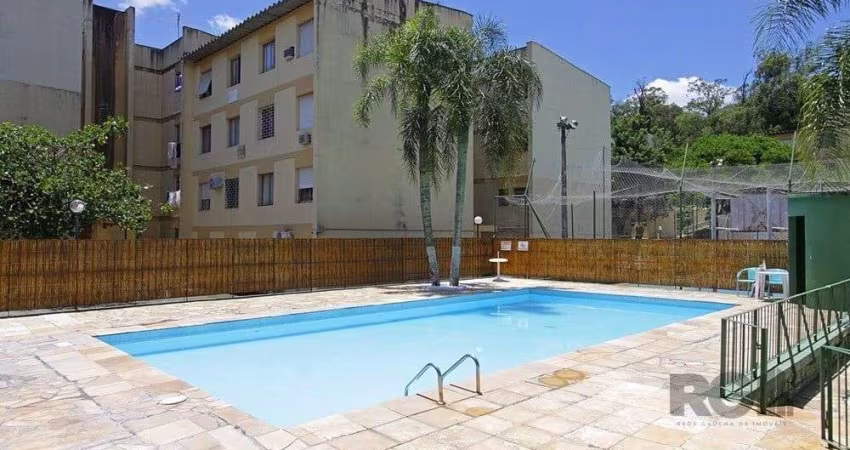 Apartamento com 02 quartos e 01 vaga escriturada e coberta, na Av. Antônio de Carvalho