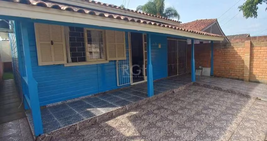 Casa com 2 quartos, varanda, vaga de garagem, no bairro Belém Novo, Porto Alegre/RS