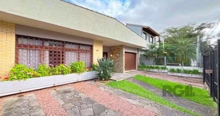 Casa para Venda - 320m², 5 dormitórios, sendo 3 suites, 8 vagas - Ipanema