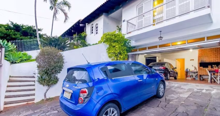 Casa para Venda - 249m², 5 dormitórios, sendo 1 suites, 4 vagas - Chácara das Pedras