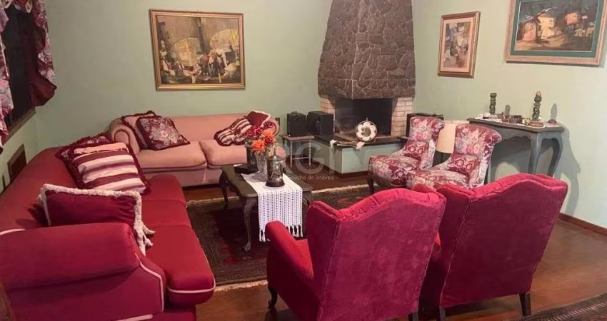Casa para Venda - 524m², 3 dormitórios, sendo 1 suites, 5 vagas - Chácara das Pedras