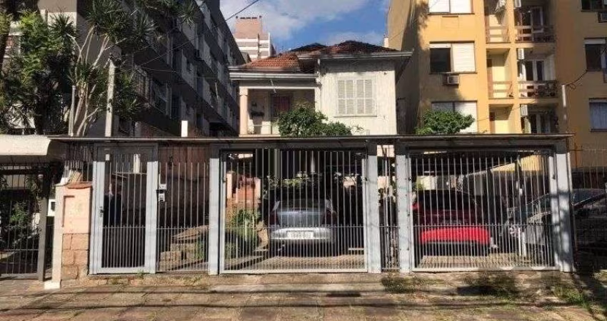 Terreno amplo com 8,80m²x63,50m² de área total, excelente localização no Bairro Petrópolis
