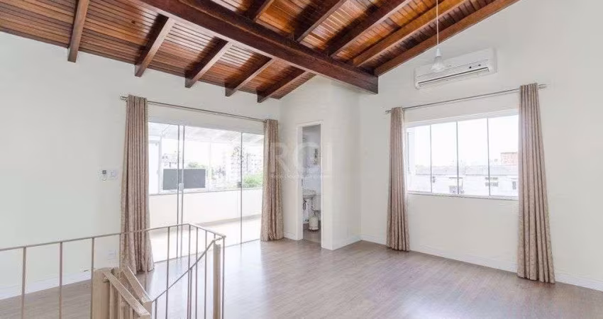 Cobertura semi mobiliada com 2 dormitórios, terraço com churrasqueira e 1 vaga de garagem no bairro Santo Antonio