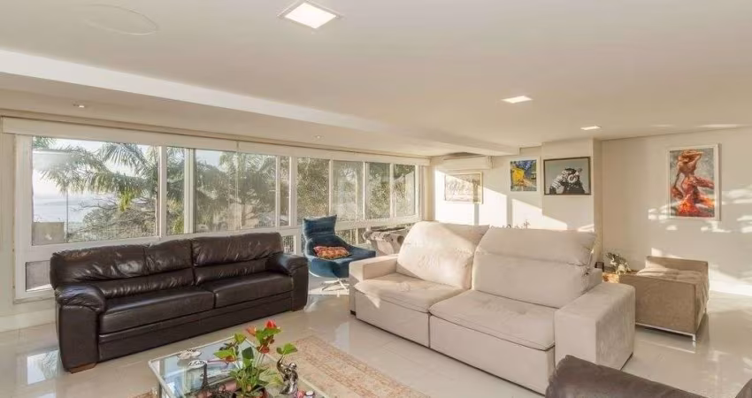 Excelente casa de 466m² com 03 suítes e 4 vagas de garagem.