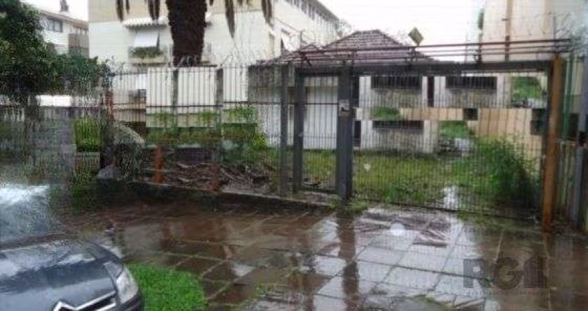 Casa à venda 350 m²  Rua Lagoinha, Petrópolis, Porto Alegre