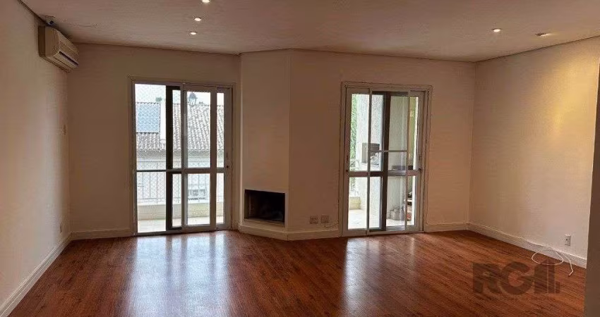Casa em condomínio com 245m² - 3 dormitórios, 2 vagas no bairro Pedra Redonda