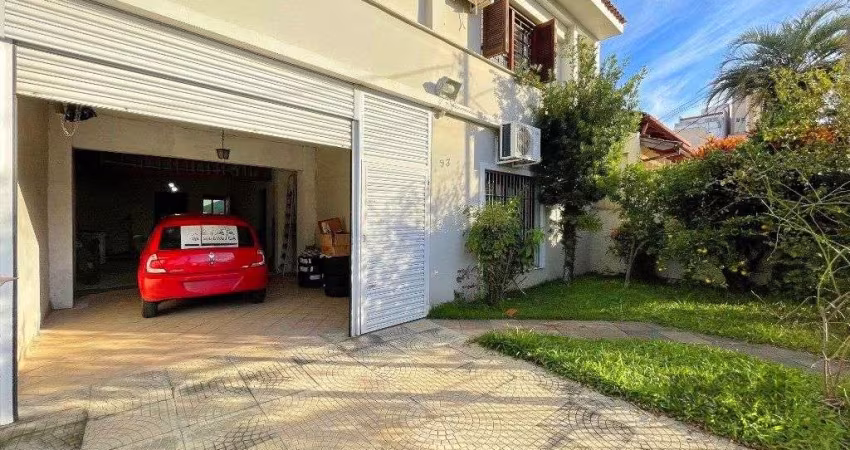 Sobrado com 4  dormitórios, 3 vagas, piscina, próximo a Professor Oscar Pereira