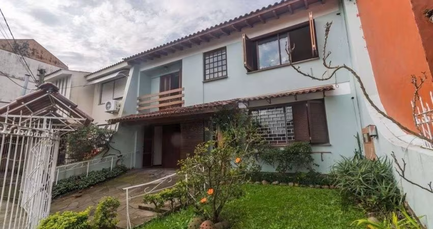 Casa 4 dormitórios no bairro Ipanema