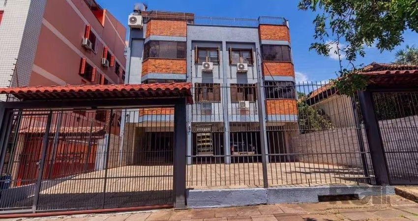 Cobertura 251m², 3 dormitórios, 2 vagas no bairro Teresópolis