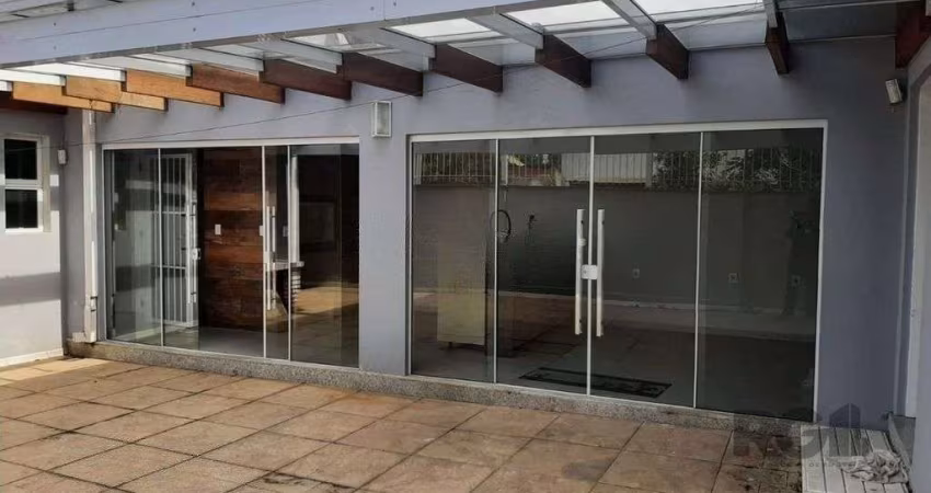 Casa com 4 dormitórios no bairro sarandi