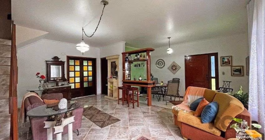 Casa com 3 dormitórios no bairro Jardim Itu, Porto Alegre