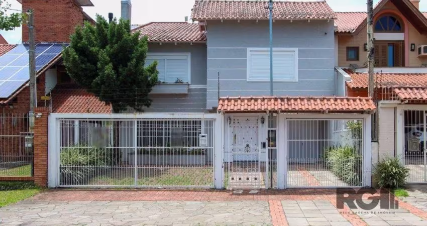 Casa com 4 quartos, com 347,57 m 2 privativos