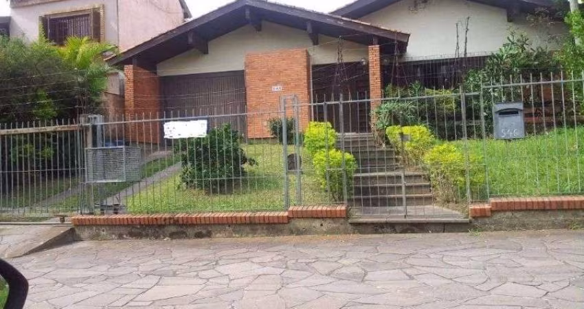 Casa para Venda - 400m², 3 dormitórios, sendo 1 suites, 2 vagas - Cristal
