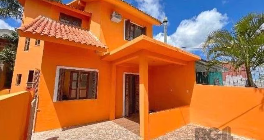 Casa para Venda - 144m², 2 dormitórios, 2 vagas - Lomba do Pinheiro