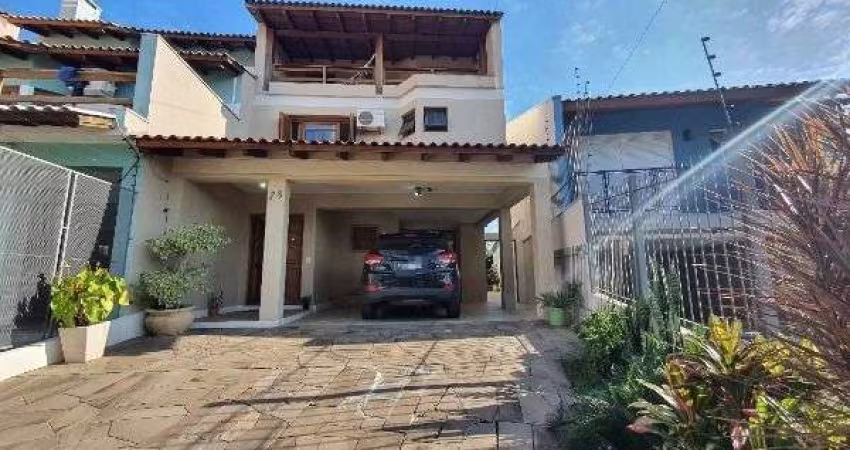 Casa em Porto Alegre, no bairro Espírito Santo, com 3 dormitório(s), e 3 banheiros, à venda.