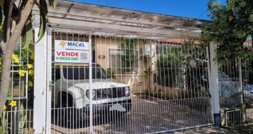 Casa em Porto Alegre, no bairro Hípica, com 2 dormitório(s), e 2 banheiros, à venda.