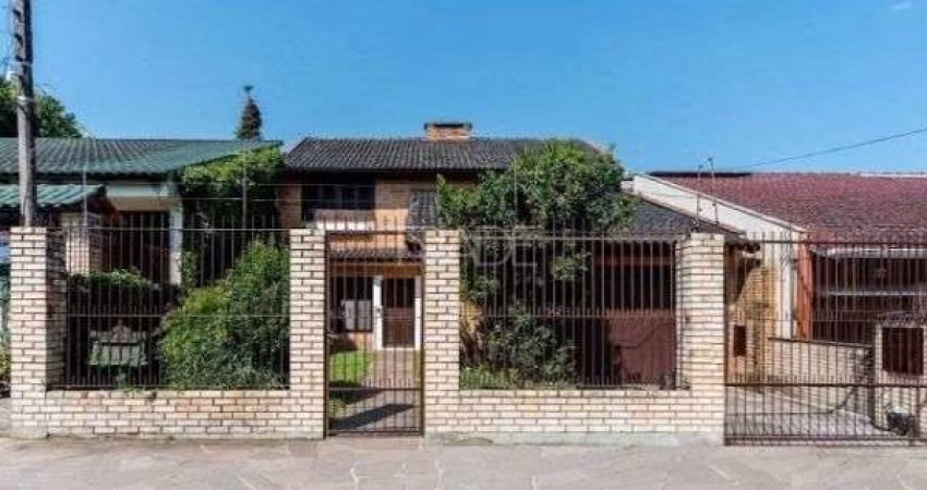 Sobrado em Porto Alegre, no bairro Camaquã, com 3 dormitório(s), e 3 banheiros, à venda.