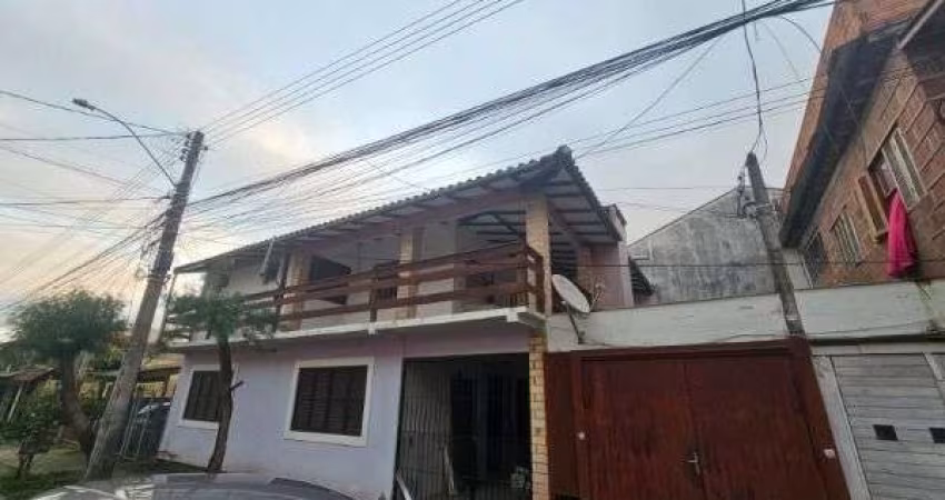 Casa em Porto Alegre, no bairro Hípica, à venda.