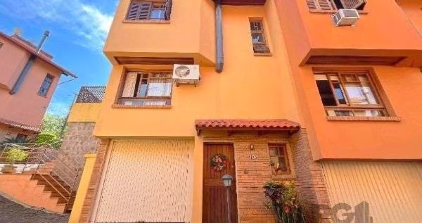 Casa Condominio em Porto Alegre, no bairro Espírito Santo, com 3 dormitório(s), e 3 banheiros, à venda.