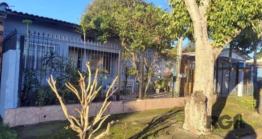 Casa 2 dormitórios, 1 suíte, vaga de garagem, Bairro Nova Cachoeirinha