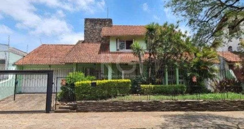 Casa para Venda - 352m², 5 dormitórios, sendo 1 suites, 4 vagas - Rubem Berta